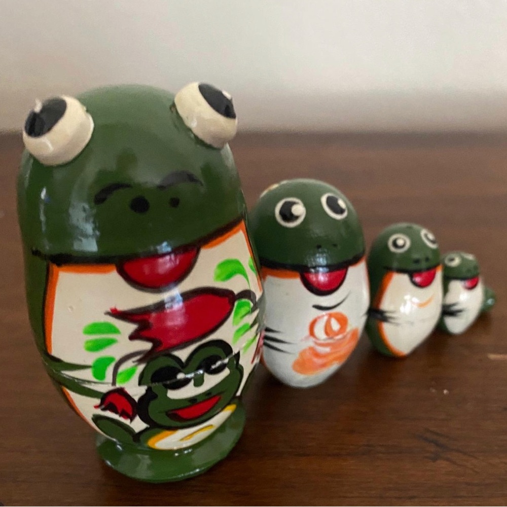 Hand-Painted Frog Nesting Dolls - Green and White 5 pieces